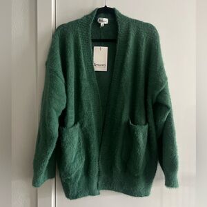▪️ Soft green oversized cardigan